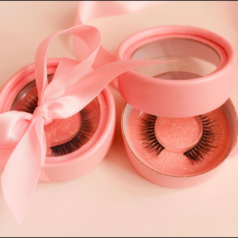 Faux wispy lashes